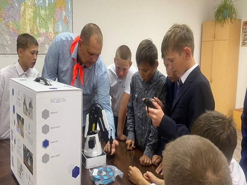 Точка роста: собираем робота.